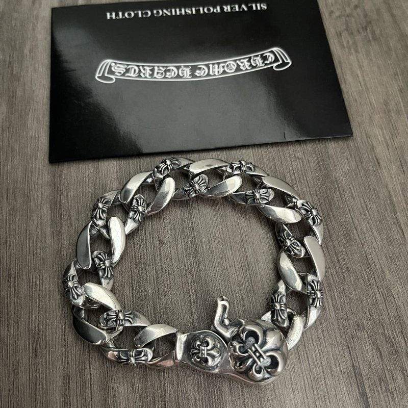 Ch**me He**ts bracelets